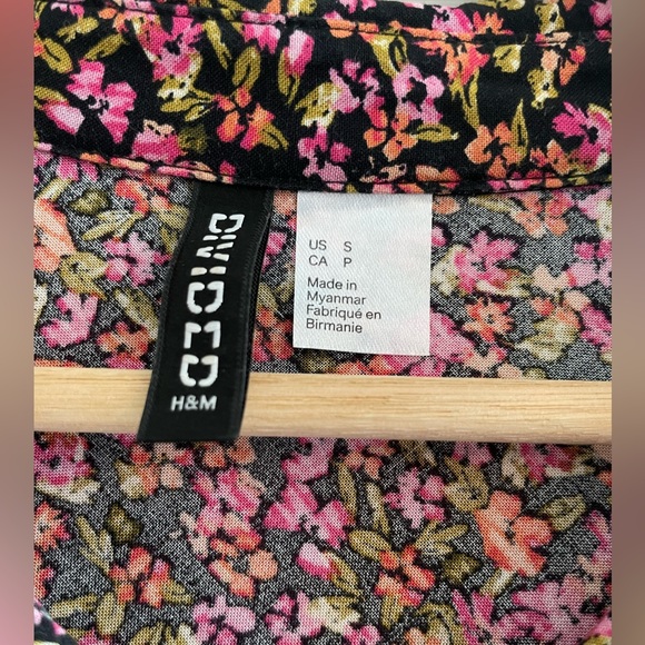 Floral button down blouse - Picture 3 of 3